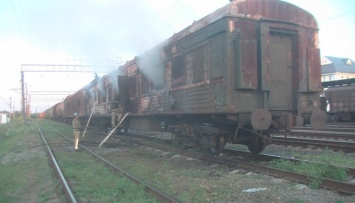 Под Харьковом на станции вспыхнул железнодорожный вагон