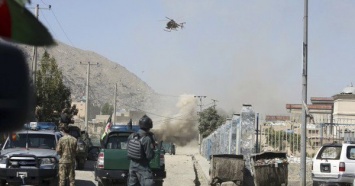 Мощные взрывы потрясли Кабул, сотни заложников
