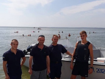 В Очакове сотрудники спасательного поста отловили отдыхающего в 250 м от берега