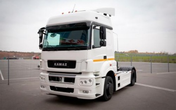 100 газодизельных грузовиков «КАМАЗ» передал корпоративному клиенту