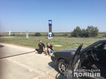 На Николаевщине полицейские, преследуя угнанный автомобиль, задержали угонщика