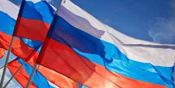 Экстремал прыгнул со строительного крана в честь Дня флага России