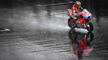 MotoGP: Хроники пикирующего BritishGP - дождь пришел в Silverstone раньше ожиданий