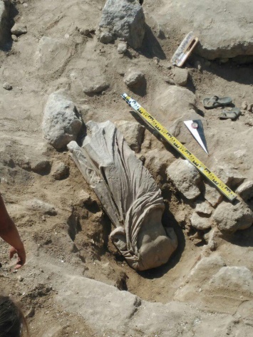 Античную мраморную статую нашли археологи во время раскопок в Керчи