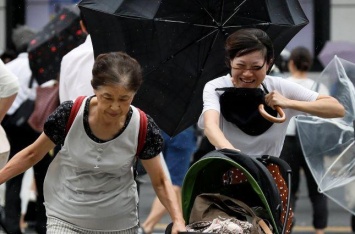 На Японию обрушился сильнейший тайфун "Джеби"