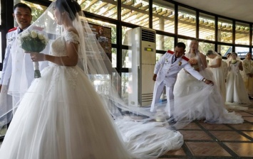 На Филиппинах девушка вышла замуж за труп