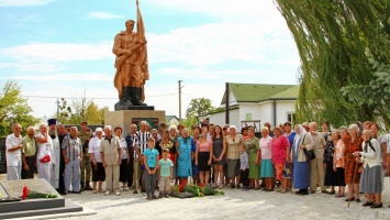 Фонд Бориса Колесникова отреставрировал памятники к 75-й годовщине освобождения Донбасса