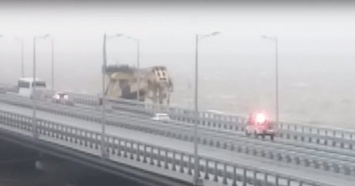 Появилось видео того, как кран врезался в Керченский мост