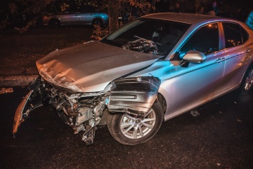 В Киеве водитель устроил крупное ДТП и бежал с места аварии