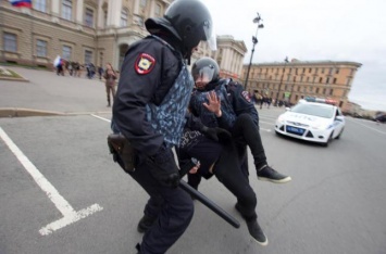 В России сторонники Навального протестуют против пенсионной реформы, есть задержанные