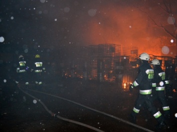 Масштабный пожар в Днепре: горело автотранспортное предприятие