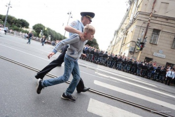 ''Это же сам Гитлер!'' Позорное задержание ребенка в Санкт-Петербурге высмеяли в сети