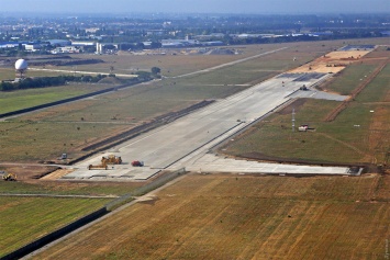 Строительство новой полосы в аэропорту Одесса показали с высоты птичьего полета