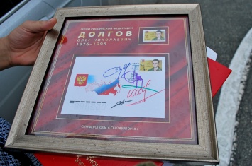 В Симферополе состоялось гашение марки в честь Героя России Олега Долгова