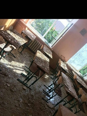В крымской школе на парты обрушился потолок