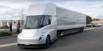 Электрический грузовик Tesla Semi проходит испытания в США (ФОТО)