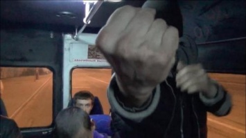 В Петербурге школьника избил пассажир автобуса за отказ уступить место