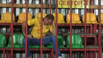 Украинский футбольный клуб будет держать фанов в "вольере"