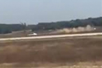 В аэропорту Лиона 20 полицейских экипажей и вертолет ловили неизвестного на Mercedes (видео)