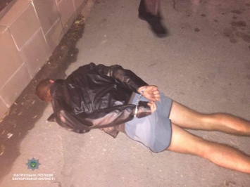В Запорожье возле "MCDONALD’Sа" ограбили женщину (ФОТО)