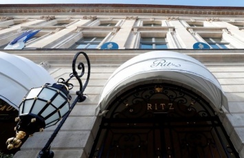 СМИ: В парижском отеле Ritz у саудовской принцессы украли драгоценности на 800 тысяч евро