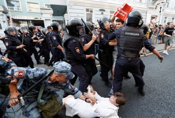 Полиция перекрыла Страстной бульвар, где проходил "бессрочный протест"