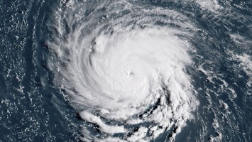 NASA: На США надвигается один из самых страшных ураганов (ВИДЕО)