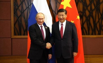 Путин и Си Цзиньпин отведали русской водки на ВЭФ