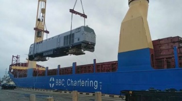 В Черноморск по контракту в миллиард долларов доставили первый американский локомотив. Видео
