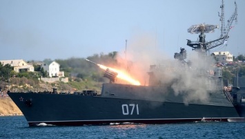 Корабль ЧФ уничтожил в Черном море "шпионские" подлодки
