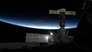 Дыру в «Союзе» сделал сотрудник Байконура, чтобы уберечь космонавта от Нибиру - источник