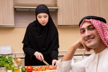 В Саудовской Аравии мужчину арестовали за завтрак с женщиной