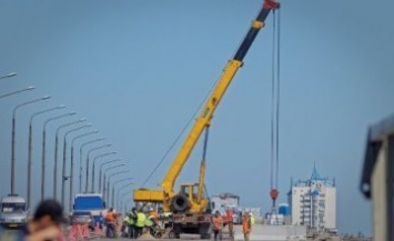13 сентября на Центральном мосту Днепра будут временно перекрывать реверсивную полосу