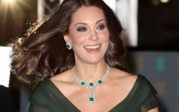 Членам монаршей семьи Британии запрещено днем носить бриллианты