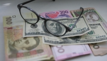 Украинцы побили рекорд по покупке валюты в банках