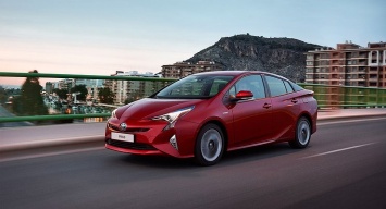 Toyota подняла цены на весь модельный ряд в России