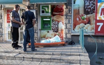 На Днепропетровщине мужчина умер возле банкомата
