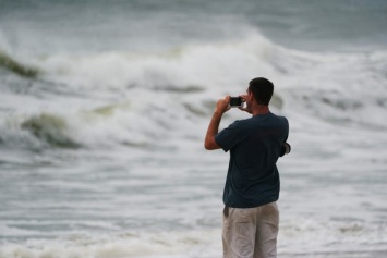На США надвигается сильнейший за десятилетия ураган "Флоренс". Видеотрансляция