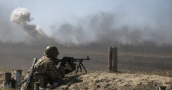 Война на Донбассе: 37 обстрелов, крупнокалиберные минометы и "стрелкотня"
