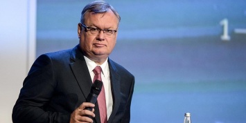 Глава ВТБ предложил шаги по отказу России от доллара