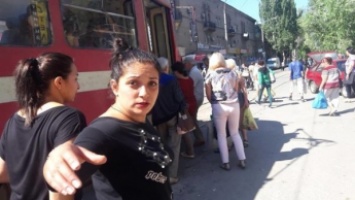На центральном запорожском рынке цыганки напали на женщину (ФОТО)