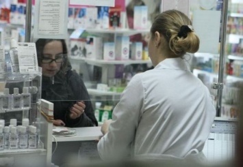 Плюс 500 гривен с каждой простуды. Как реформы и дорогой доллар меняют цены на лекарства в украинских аптеках