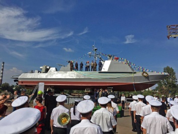 В Киеве спустили на воду первый десантно-штурмовой катер для Военно-морских сил Украины: "Кентавр" сможет разгоняться до 50 узлов