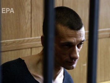 Во Франции освободили из-под стражи Павленского