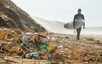 «Пластиковый век»: Мир может войти в новую эру из-за уровня отходов - ведущий академик