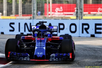 Гонщики Toro Rosso дебютировали на сингапурской трассе