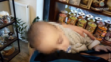 В центре Одессы пьяные родители оставили младенца без присмотра - ребенка забрала полиция