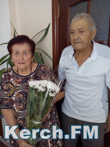 В Керчи семейная пара отметила 60-летие со дня свадьбы