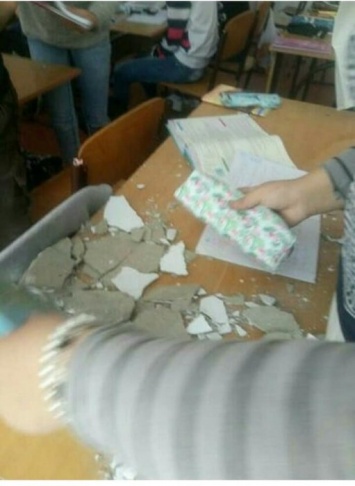 На Николаевщине в школе прямо во время урока обвалился потолок