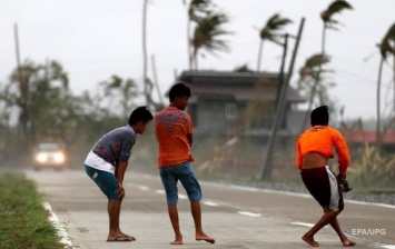 Жертвами тайфуна на Филиппинах стали 28 человек